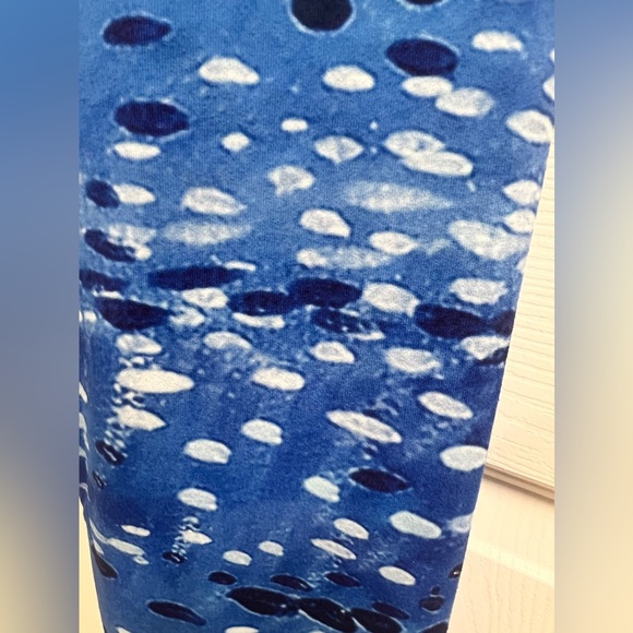 4 pairs of capri workout pants Large - Picture 8 of 11